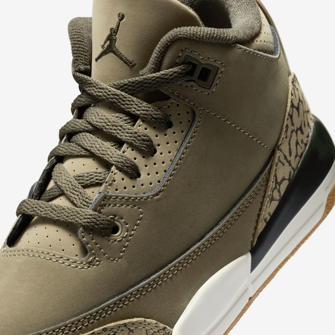 Jordan Retro 3 Image 7 of 8. Tap to open photo gallery.