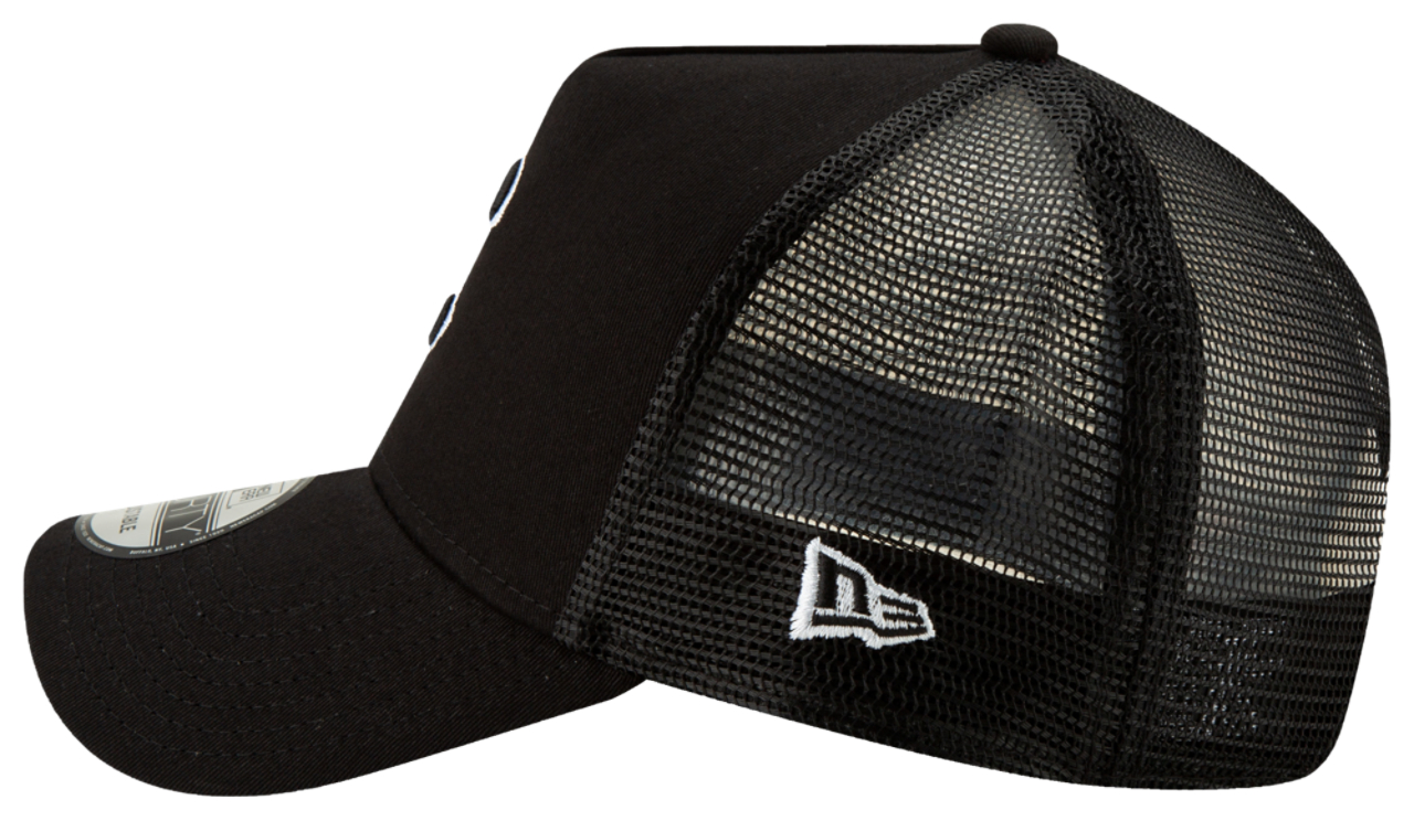 New Era Cubs 9Forty Trucker Cap Image 6 of 7. Tap to open photo gallery.