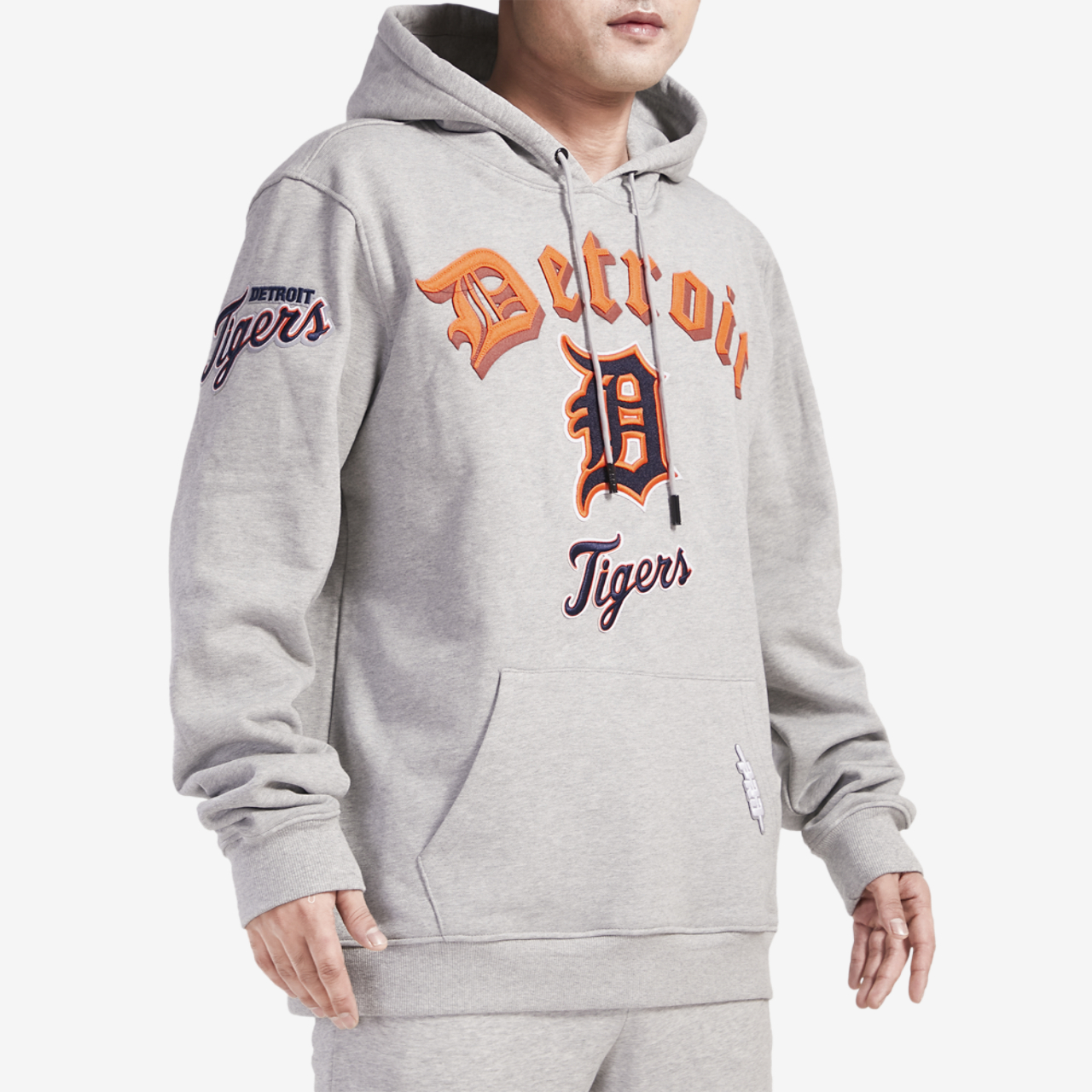 Pro Standard TIGERS OLD ENGLISH FLC PO HOODIE Image 3 of 4. Tap to open photo gallery.