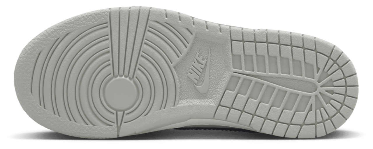 Nike Dunk Low  Image 5 of 8. Tap to open photo gallery.