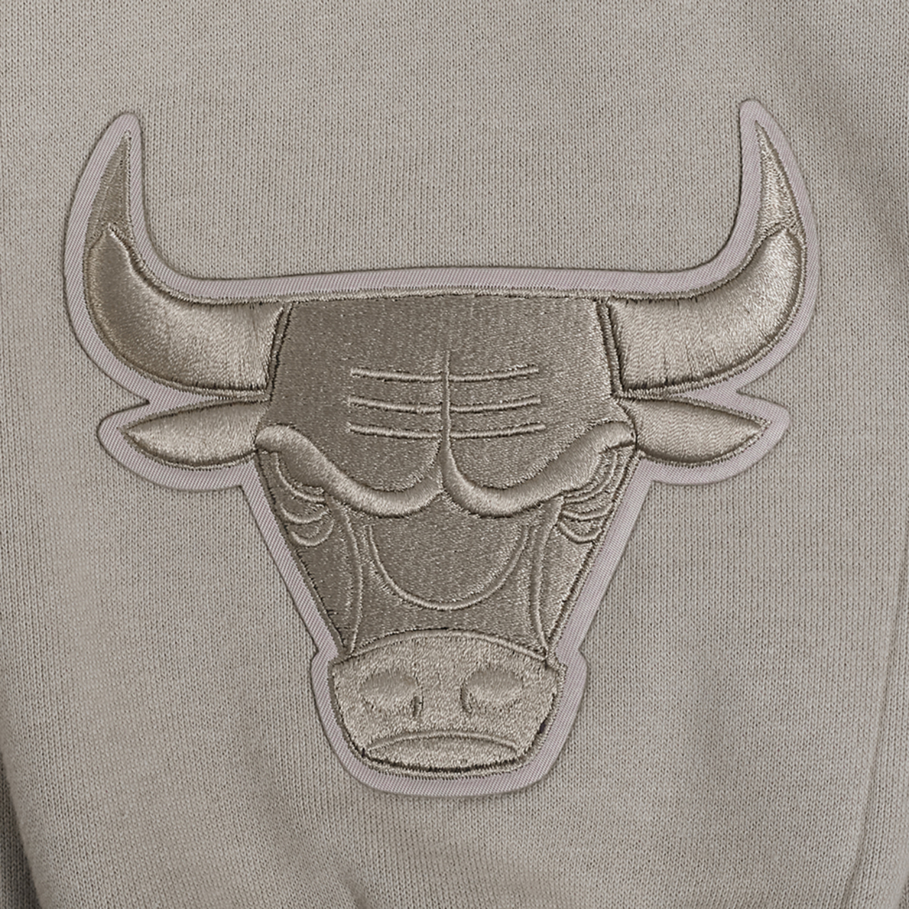 Pro Standard CHICAGO BULLS SWEATSHIRT Image 5 of 6. Tap to open photo gallery.