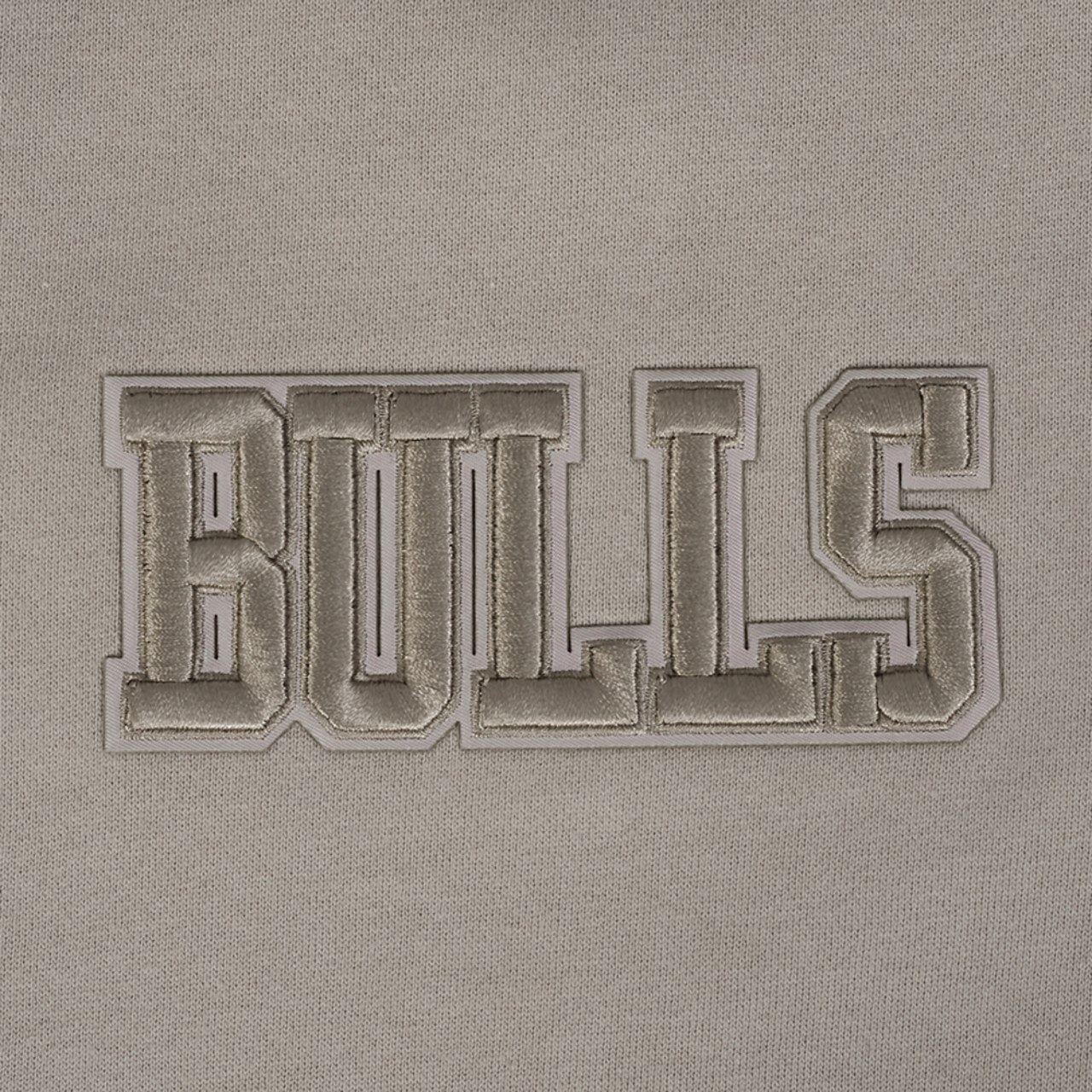 Pro Standard CHICAGO BULLS SWEATSHIRT Image 6 of 6. Tap to open photo gallery.
