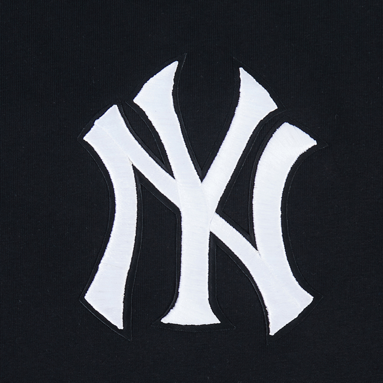 Pro Standard NEW YORK YANKEES TOP Image 3 of 5. Tap to open photo gallery.