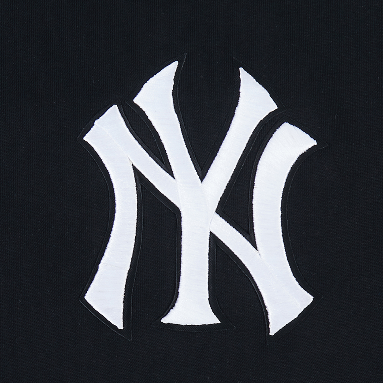 Pro Standard NEW YORK YANKEES TOP Image 3 of 5. Tap to open photo gallery.
