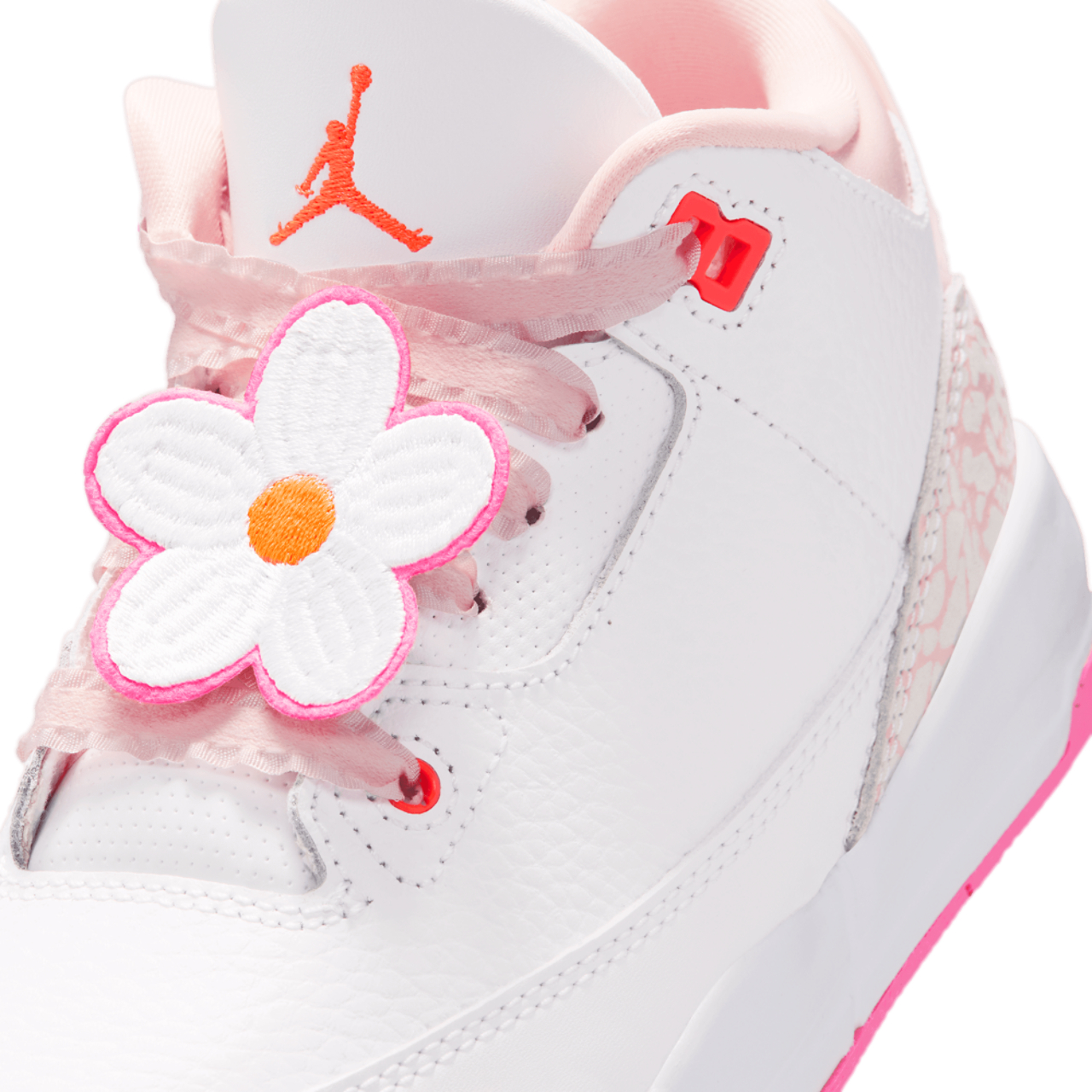 Jordan Retro 3 Fem  Image 7 of 9. Tap to open photo gallery.