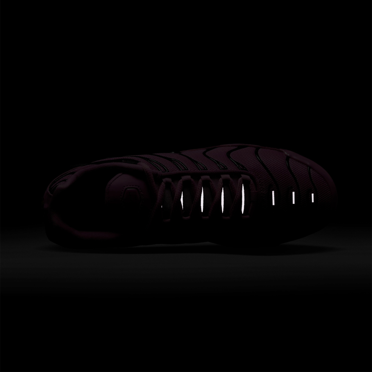 Nike Air Max Plus Image 6 de 6. Appuyez pour ouvrir la galerie de photos.