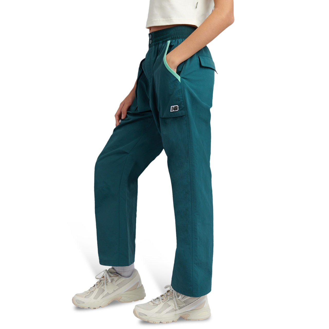 New Balance NB GSG PREMIUM BARREL CARGO PANT Image 3 of 7. Tap to open photo gallery.