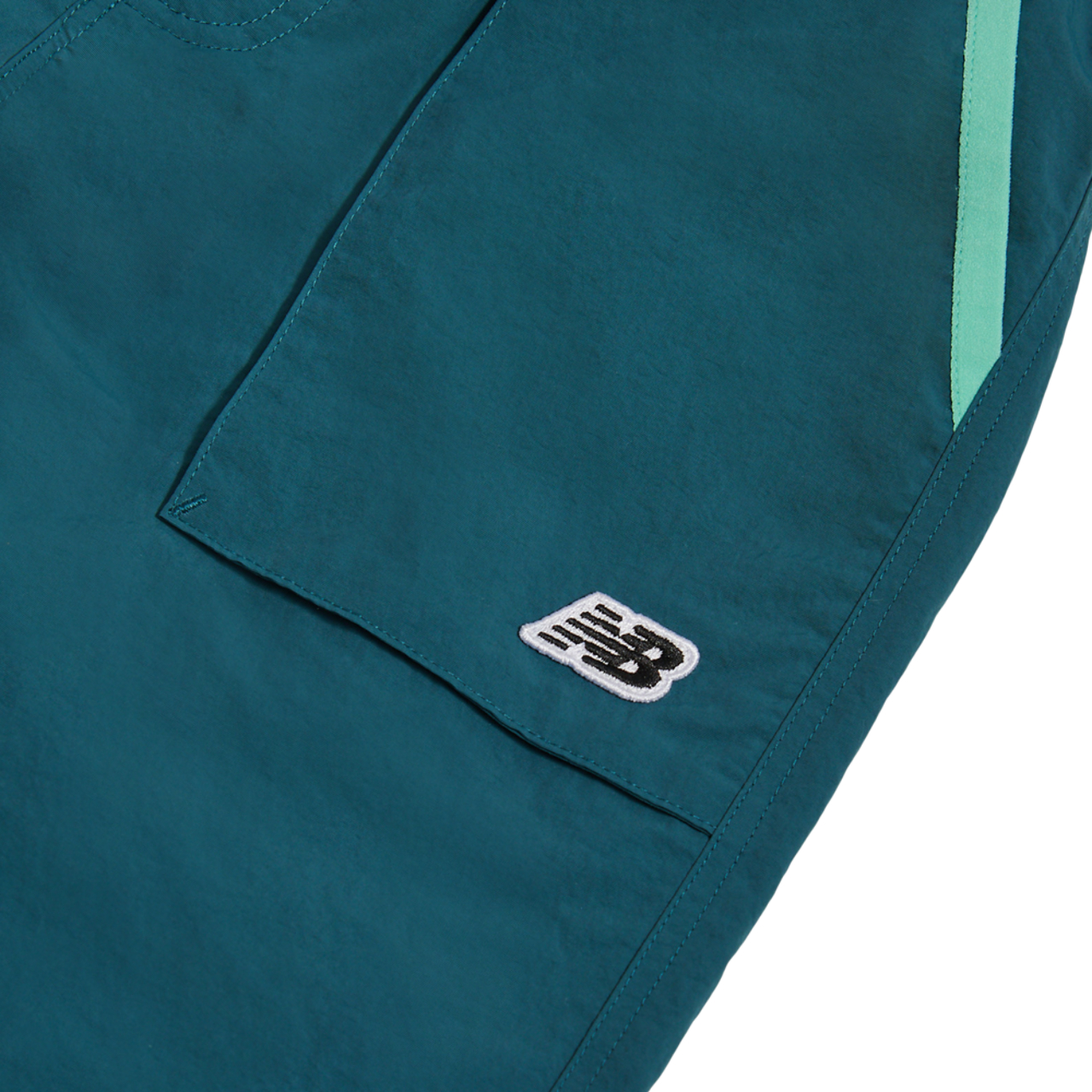 New Balance NB GSG PREMIUM BARREL CARGO PANT Image 6 of 7. Tap to open photo gallery.