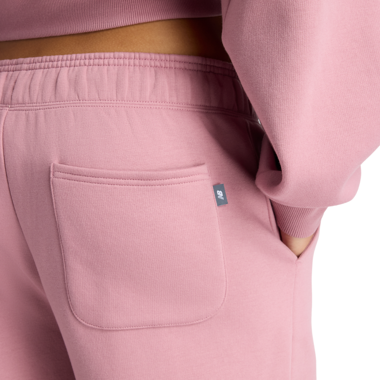 New Balance Linear Heritage Fleece Barrel Pants Image 5 of 6. Tap to open photo gallery.