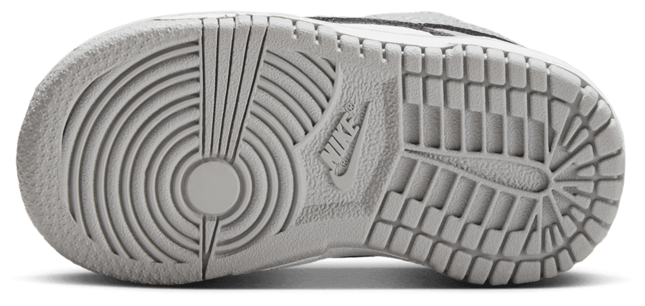 Nike Dunk Low   Image 5 of 7. Tap to open photo gallery.