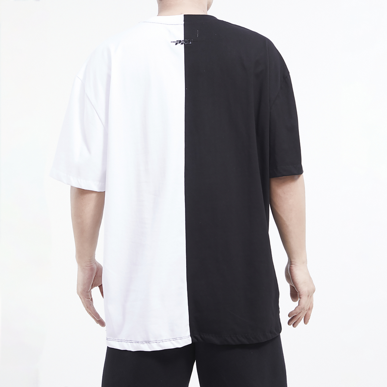 Pro Standard Hawks Split CJ Drop Shoulder T-Shirt Image 2 of 4. Tap to open photo gallery.