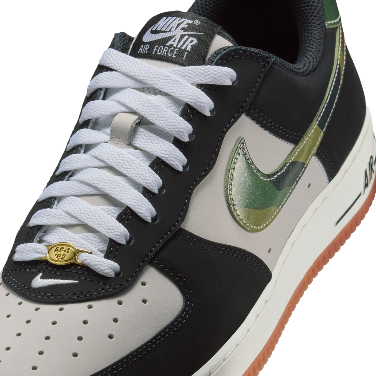 Nike Air Force 1 '07 Image 7 of 8. Tap to open photo gallery.