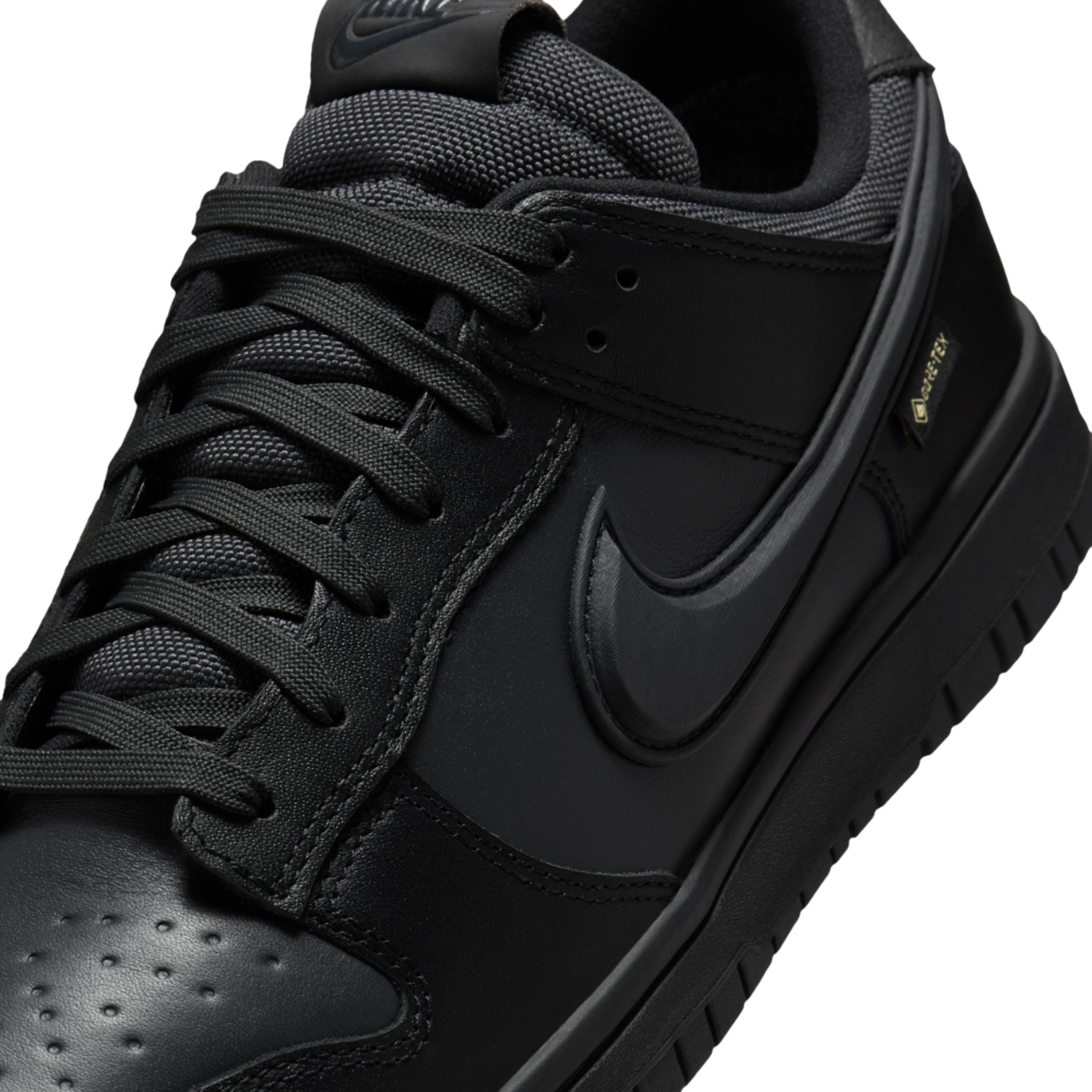 Nike Dunk Low Image 7 of 9. Tap to open photo gallery.