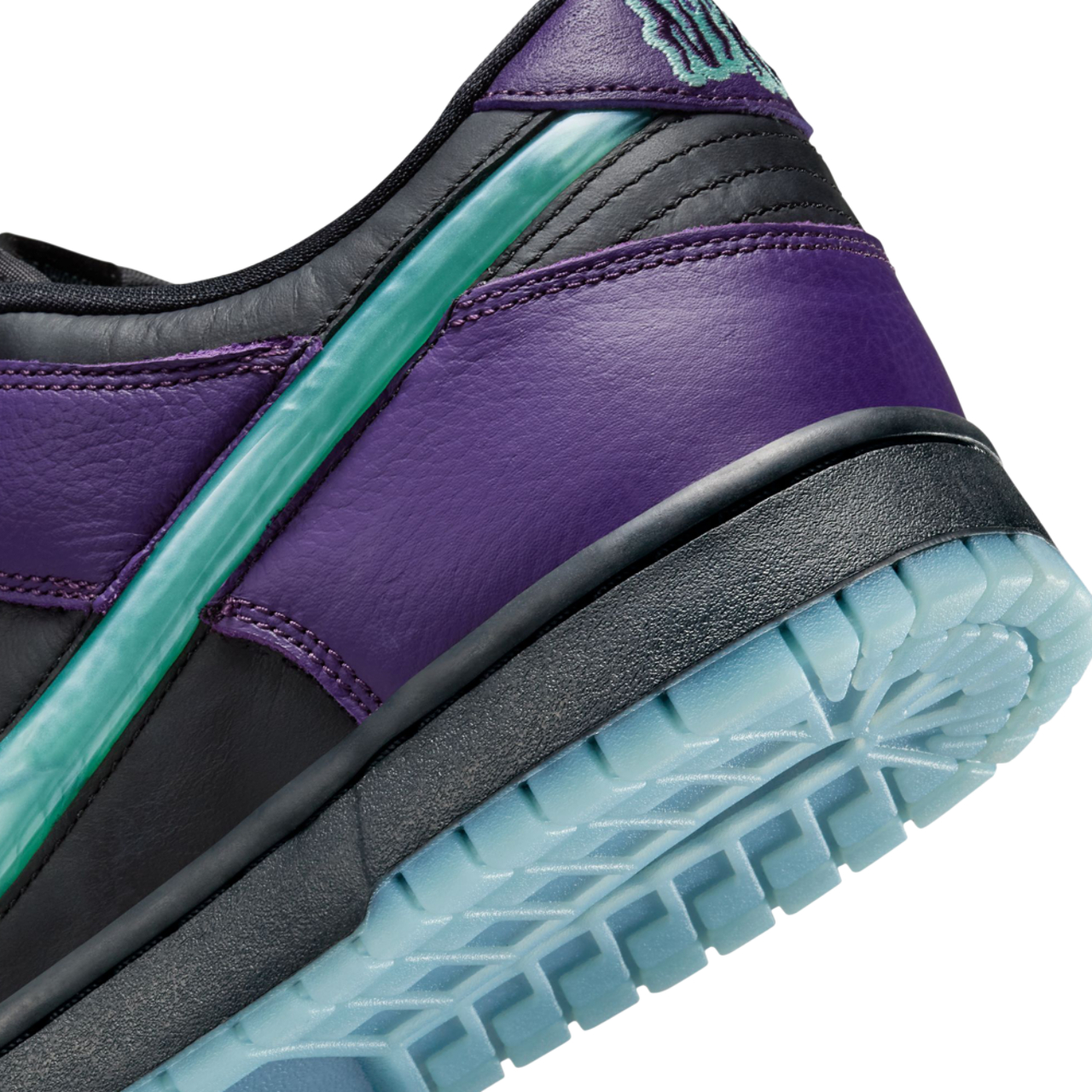 Nike Dunk Low Retro Image 8 of 10. Tap to open photo gallery.