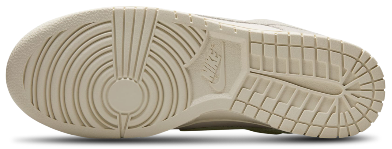 Nike Dunk Low Image 6 of 9. Tap to open photo gallery.