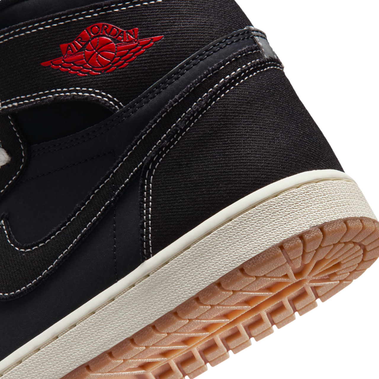 Jordan 1 Retro High OG Image 7 of 12. Tap to open photo gallery.