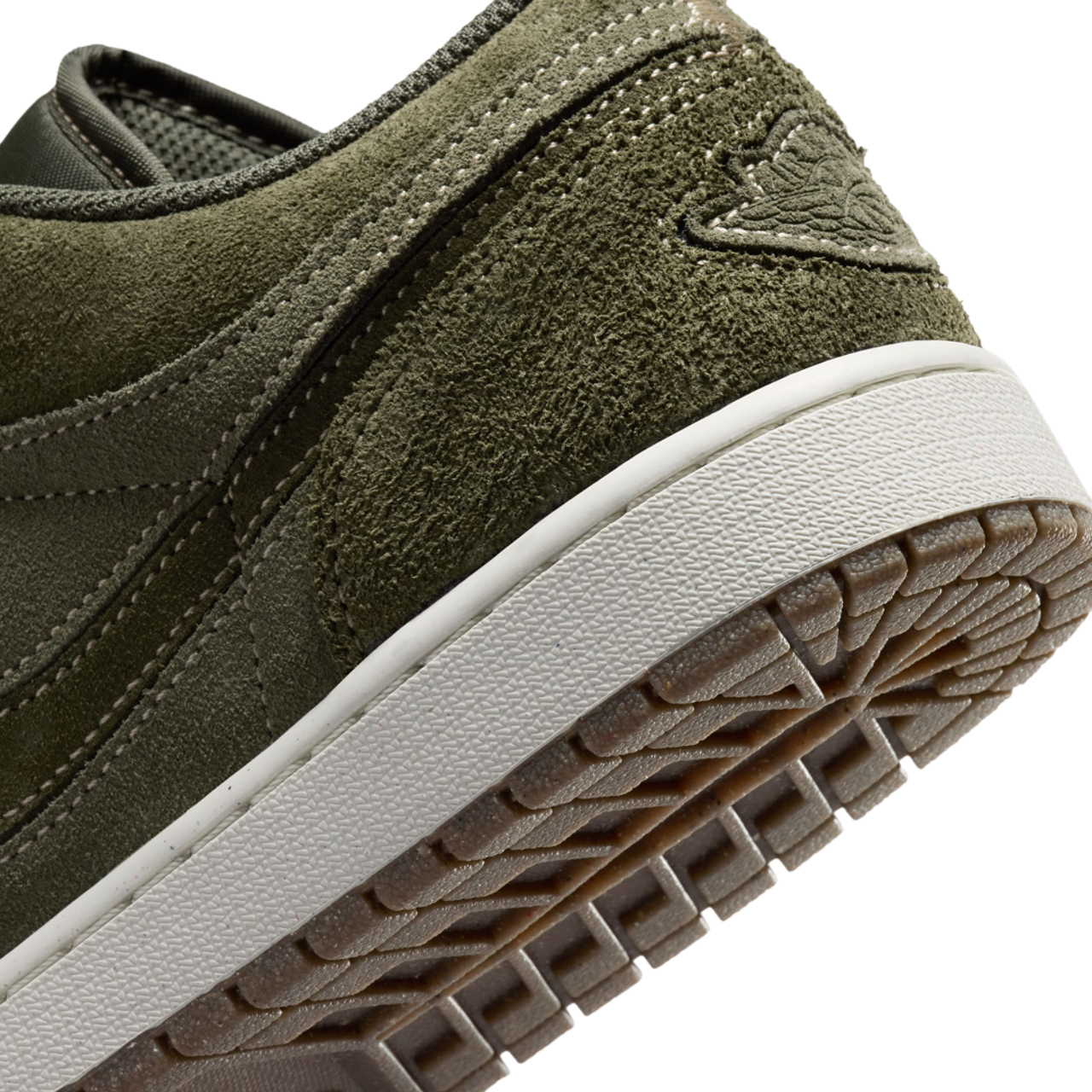 Jordan 1 Low Retro SE Image 7 of 9. Tap to open photo gallery.