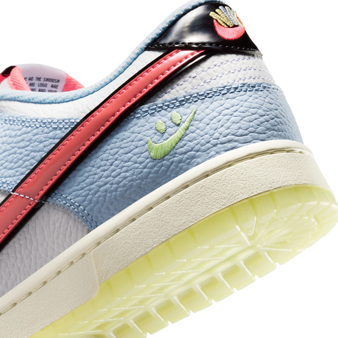 Nike Dunk Low Image 7 of 10. Tap to open photo gallery.