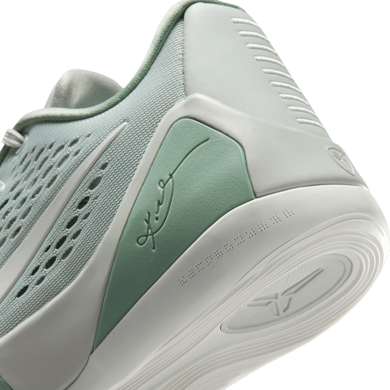 Nike Kobe 9 Elite Low Protro Image 8 of 9. Tap to open photo gallery.