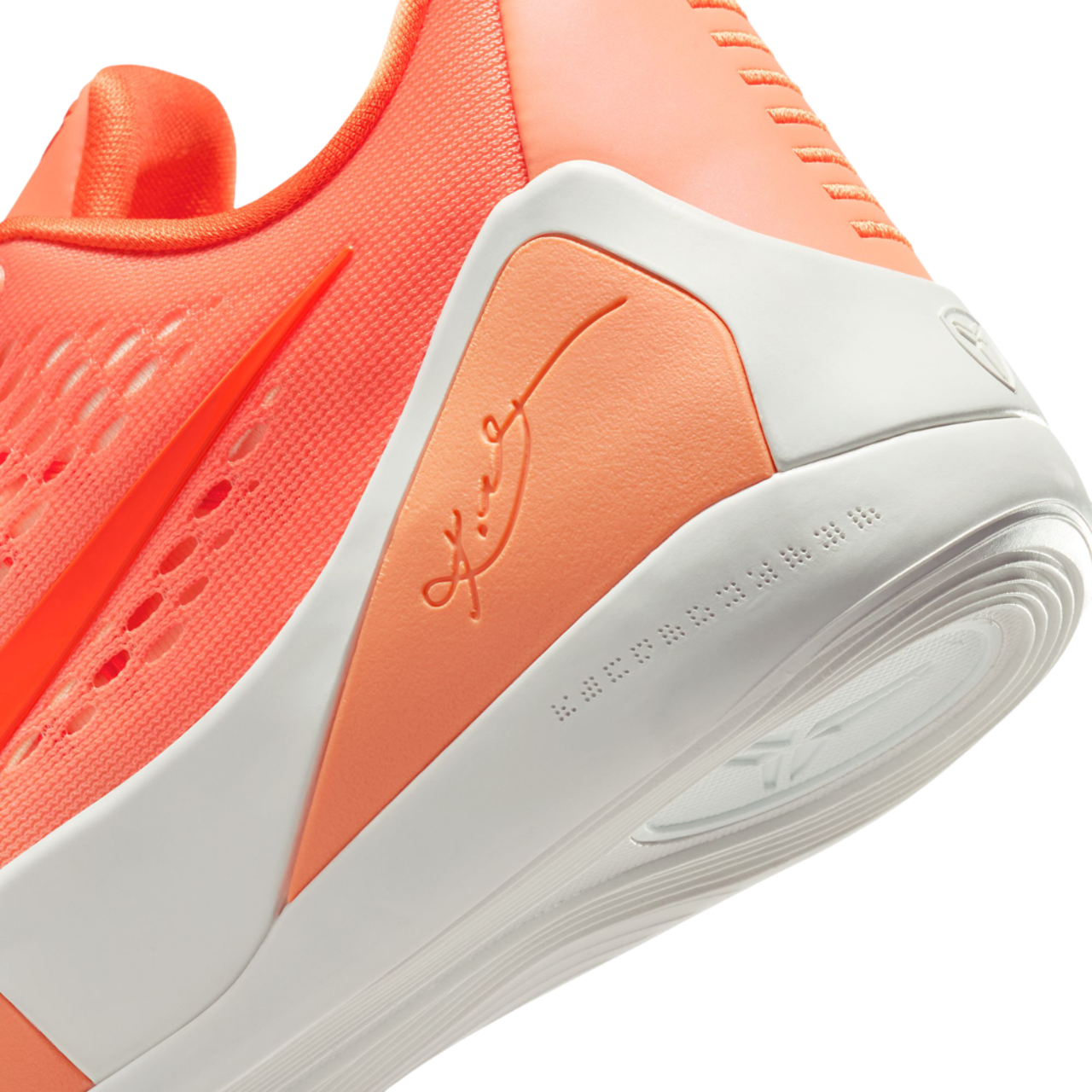 Nike Kobe 9 Elite Low Protro Image 7 of 9. Tap to open photo gallery.