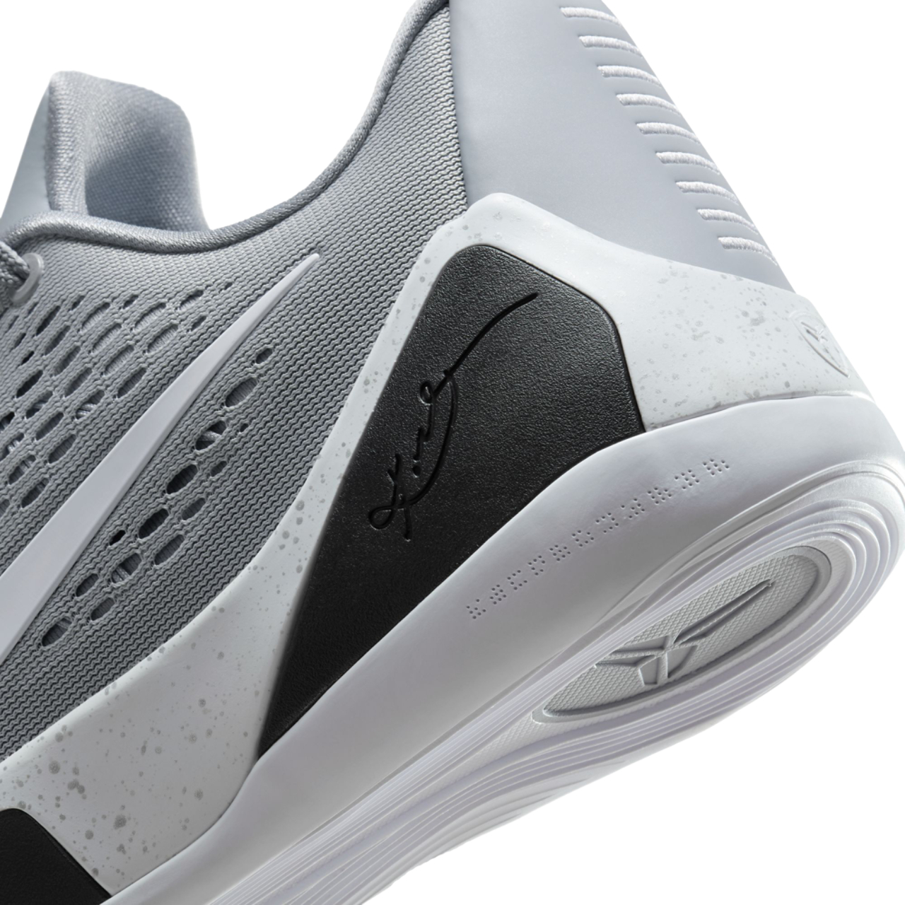 Nike Kobe 9 Elite Low Protro Image 7 of 8. Tap to open photo gallery.