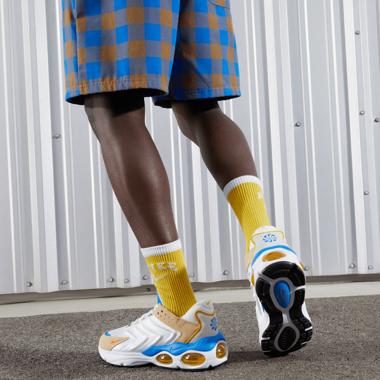 Nike Air Max TW Image 7 of 7. Tap to open photo gallery.