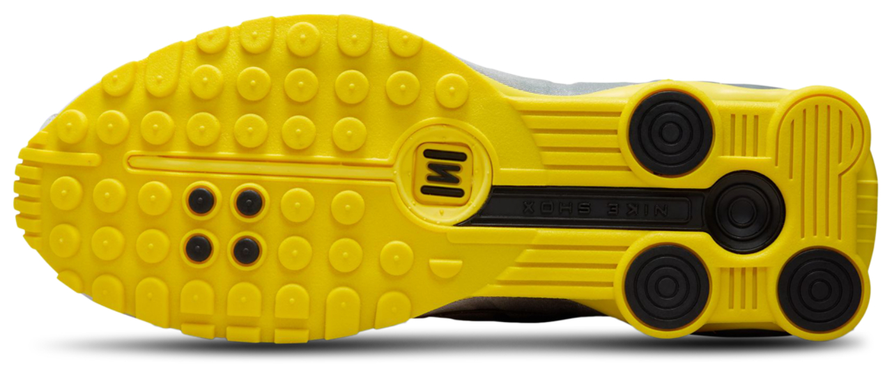 Nike Shox R4 Image 6 of 8. Tap to open photo gallery.