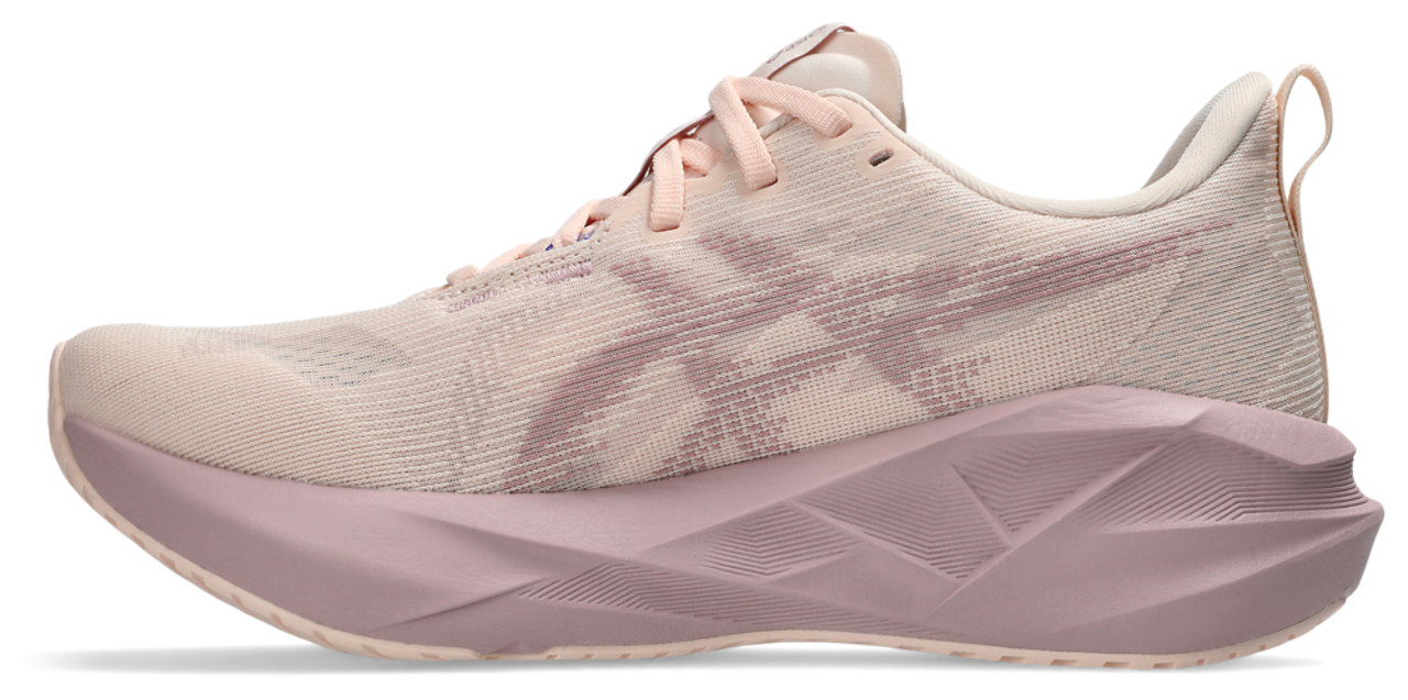 Asics Novablast 5 Image 4 of 7. Tap to open photo gallery.