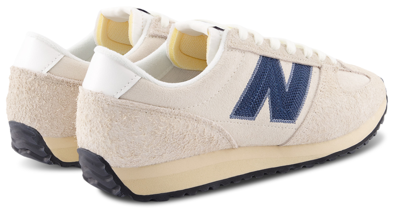 New Balance 471 Image 4 of 8. Tap to open photo gallery.