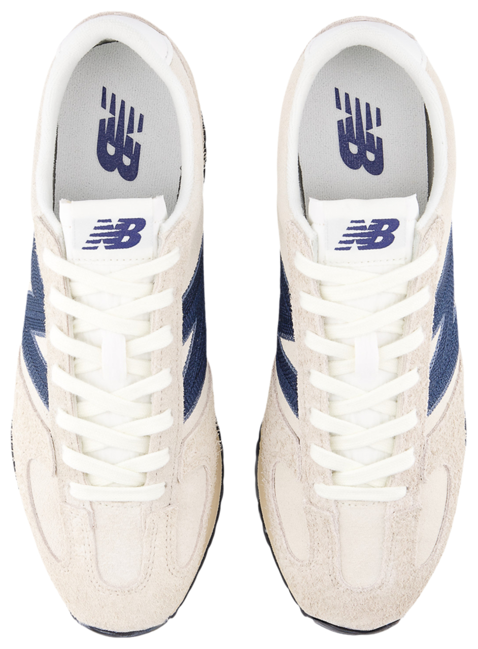 New Balance 471 Image 7 of 8. Tap to open photo gallery.