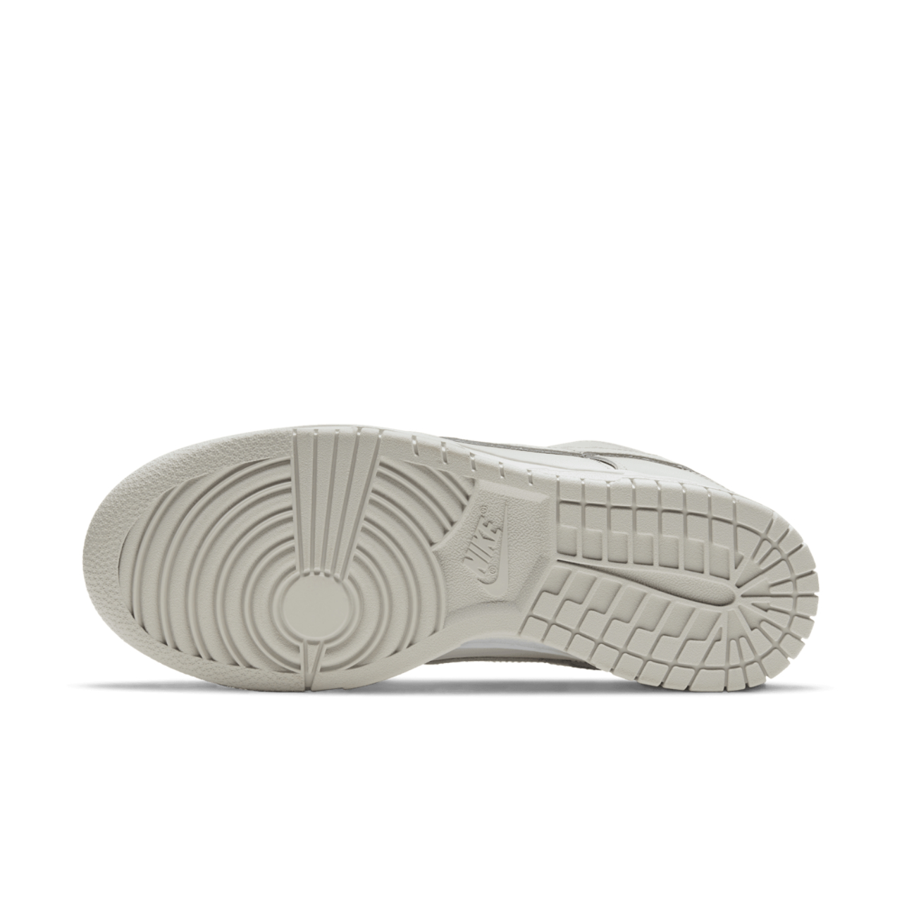 Nike Dunk Low Image 6 of 8. Tap to open photo gallery.