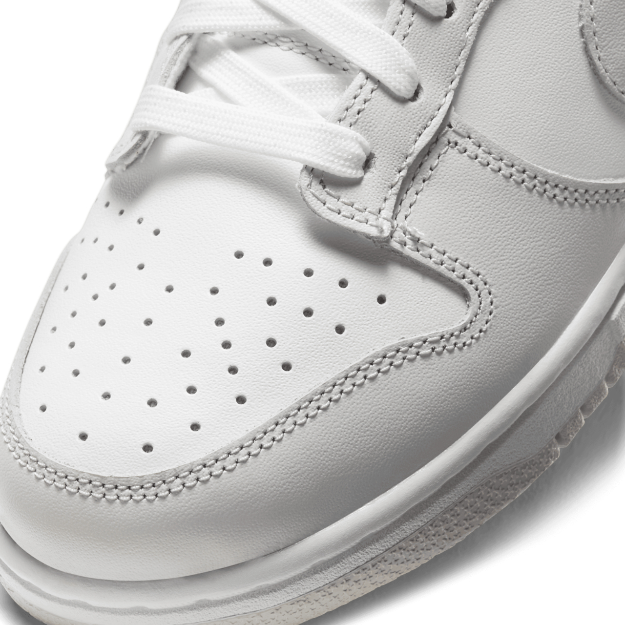 Nike Dunk Low Image 7 of 8. Tap to open photo gallery.