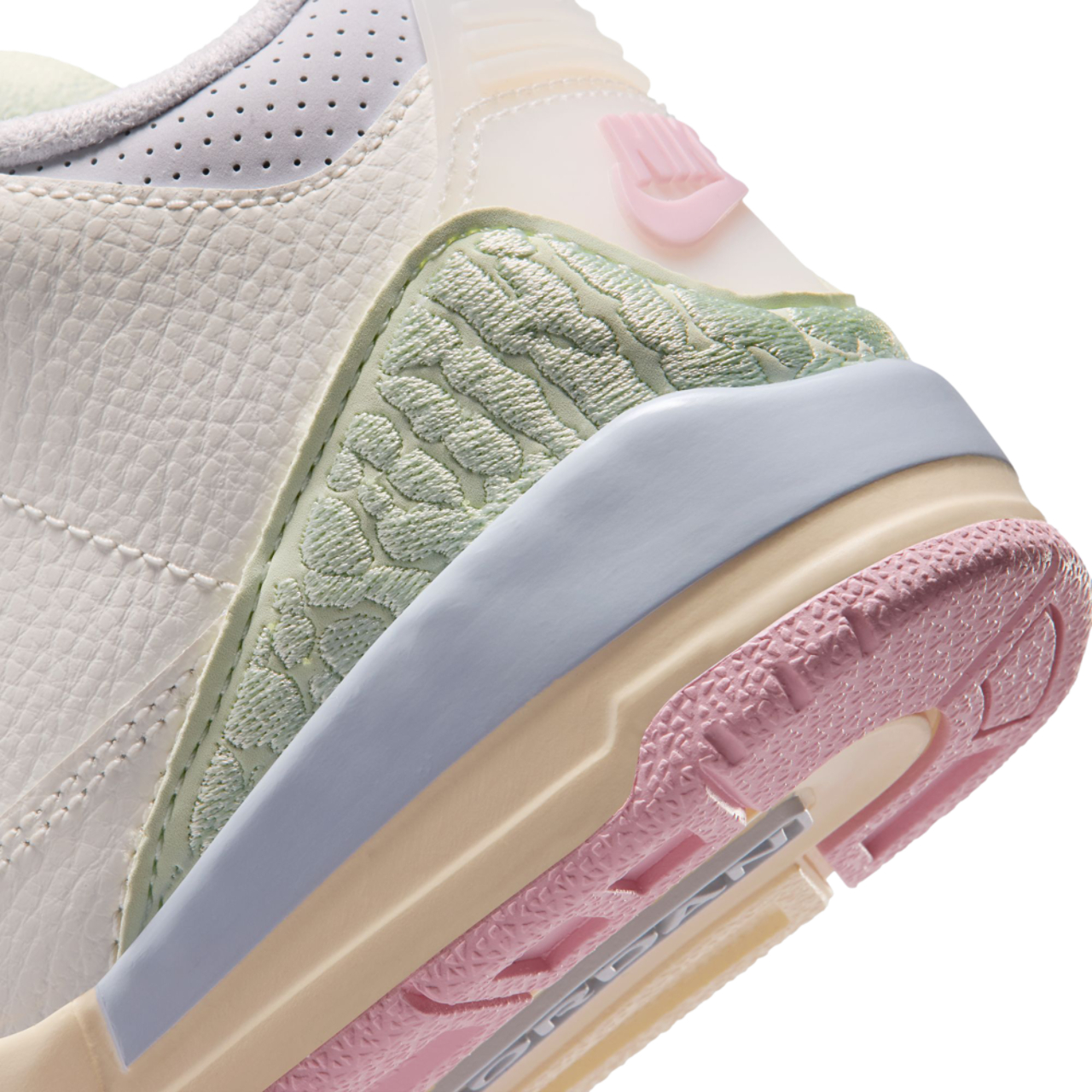 Jordan 3 Retro Image 7 of 8. Tap to open photo gallery.