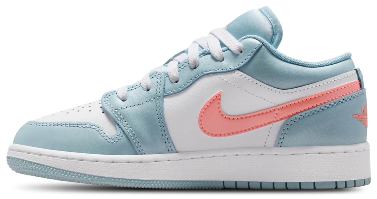 Jordan 1 Low SE Image 4 of 11. Tap to open photo gallery.