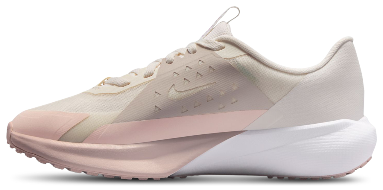 Nike Sonic Fly Image 4 of 8. Tap to open photo gallery.