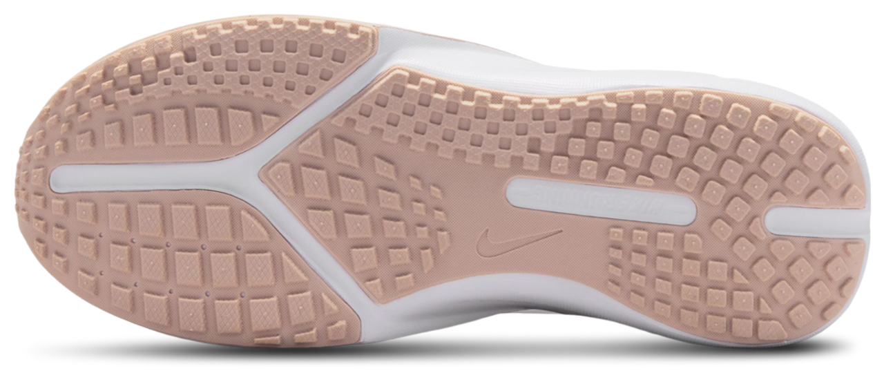 Nike Sonic Fly Image 6 of 8. Tap to open photo gallery.