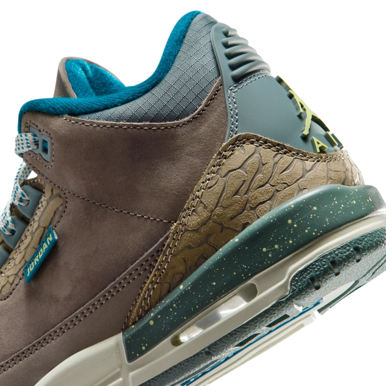 Jordan 3 Retro Image 7 of 11. Tap to open photo gallery.