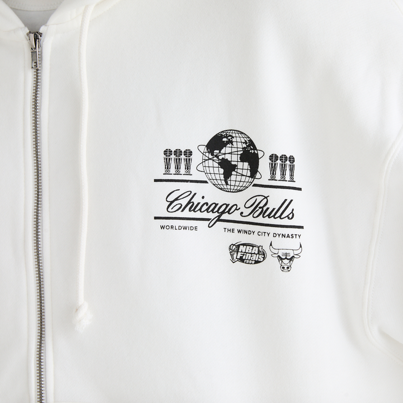 Mitchell & Ness Worldwide Bulls Fleece Hoodie Image 4 of 7. Tap to open photo gallery.