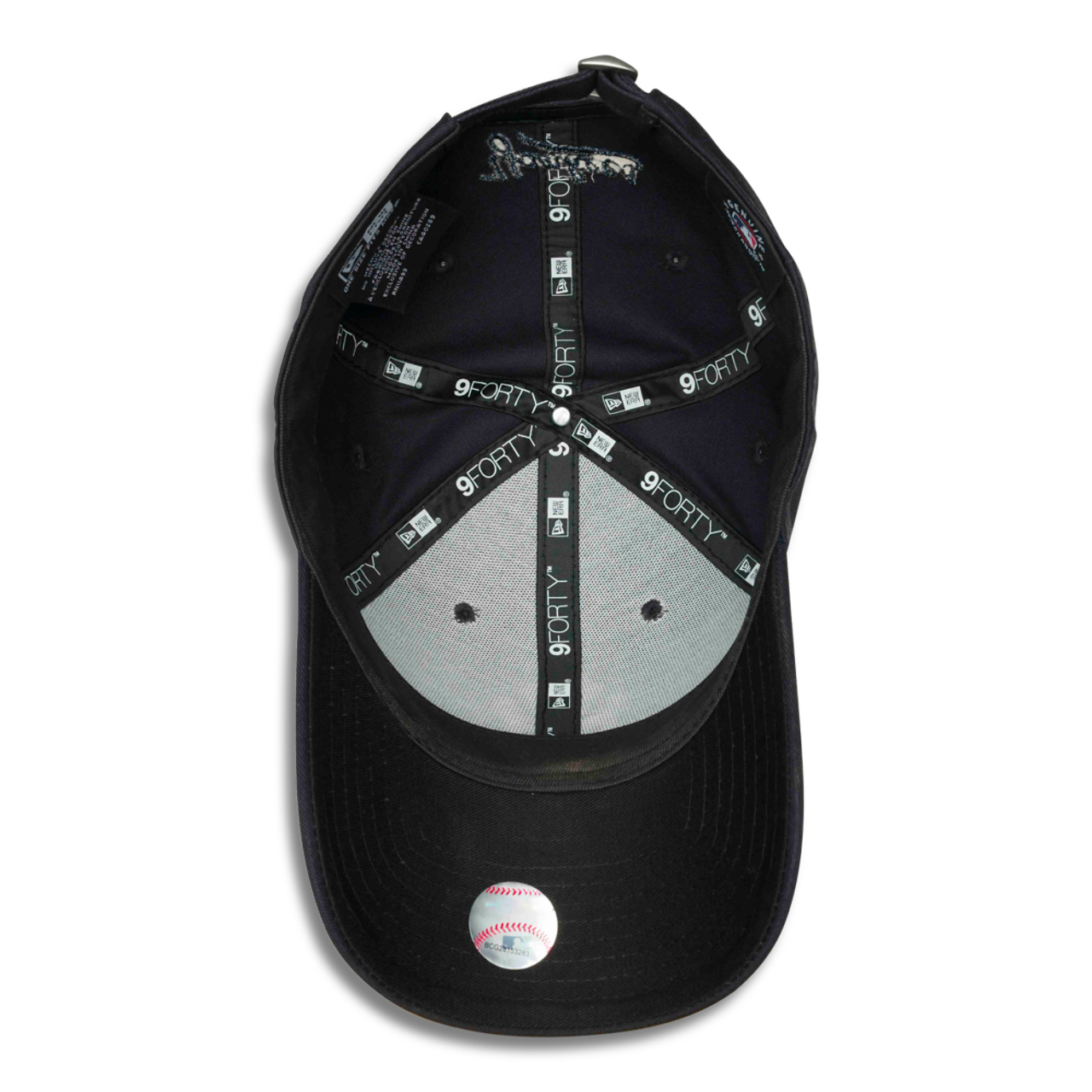 New Era 9FORTY Clothstrap NY Yankees Image 11 of 12. Tap to open photo gallery.