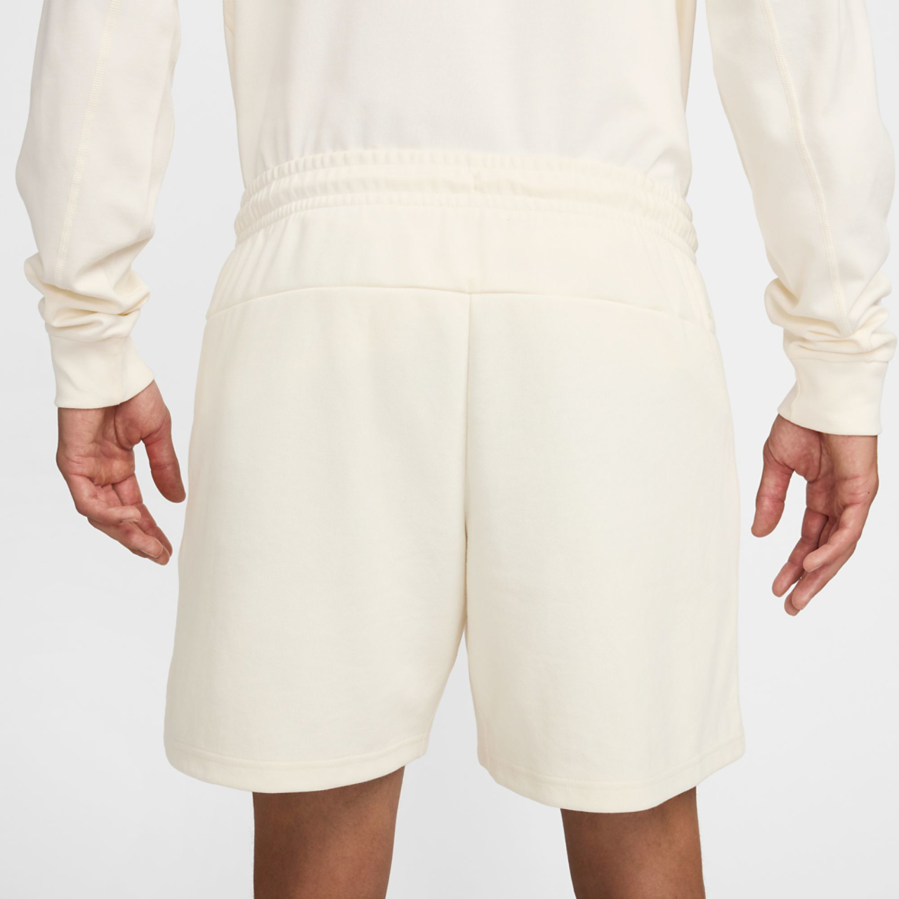 Nike Short Dri-FIT Primary de 18 cm (7 po) Image 3 de 3. Appuyez pour ouvrir la galerie de photos.
