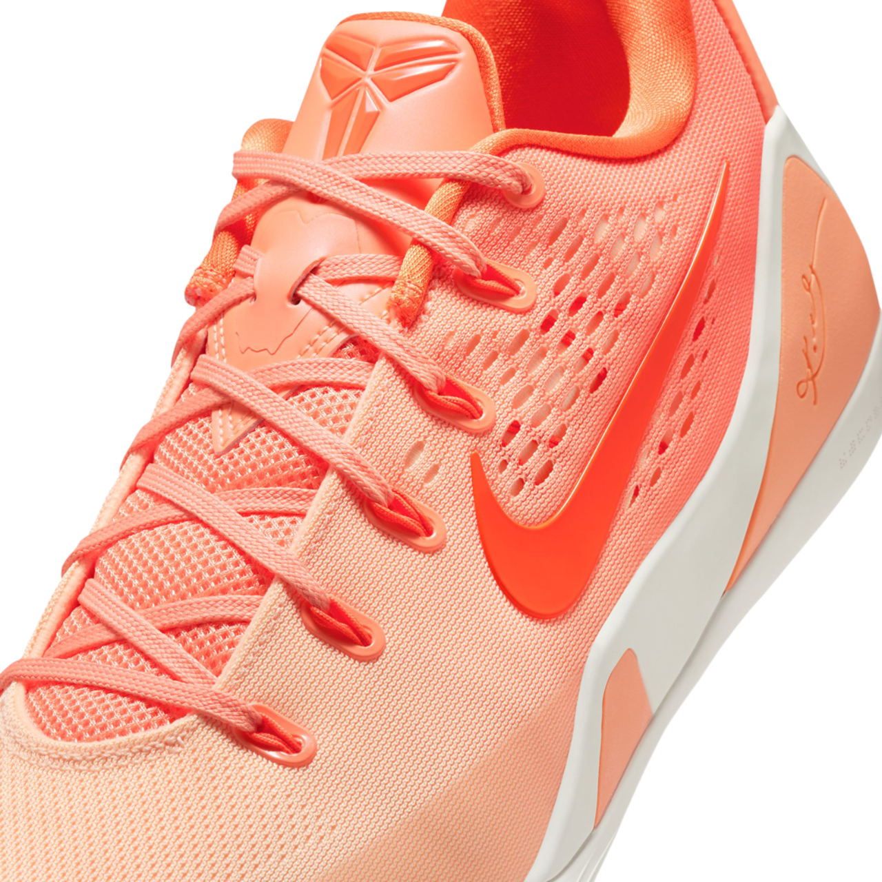 Nike Kobe 9 Elite Low Image 8 of 9. Tap to open photo gallery.