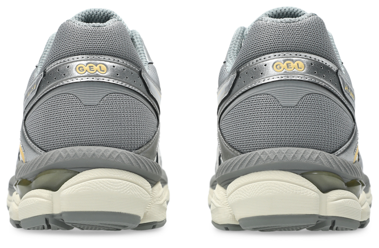 Asics GEL-CUMULUS 16 Image 3 of 7. Tap to open photo gallery.