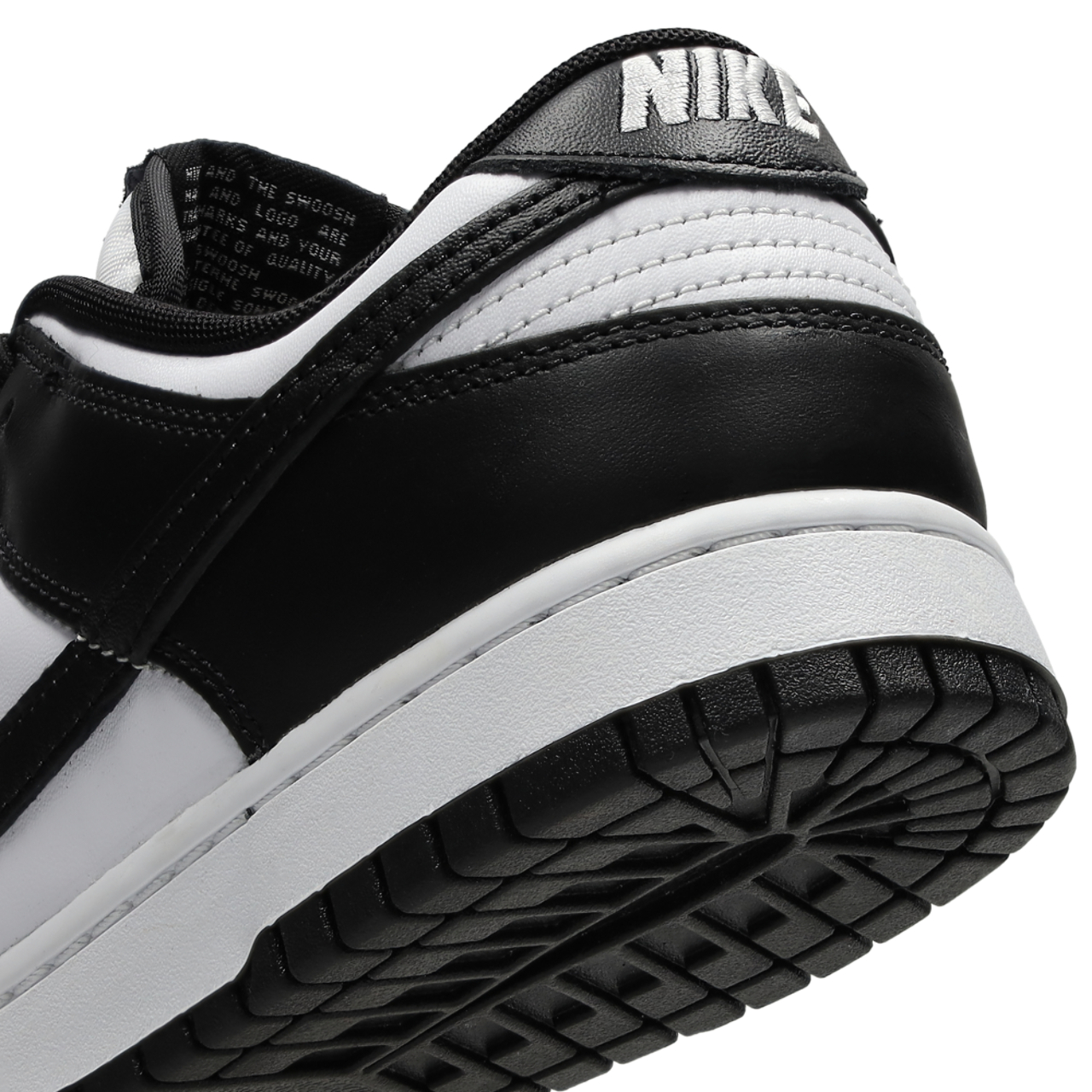 Nike Dunk Low Bild 8 von 8. Antippen, um die Fotogalerie zu öffnen.