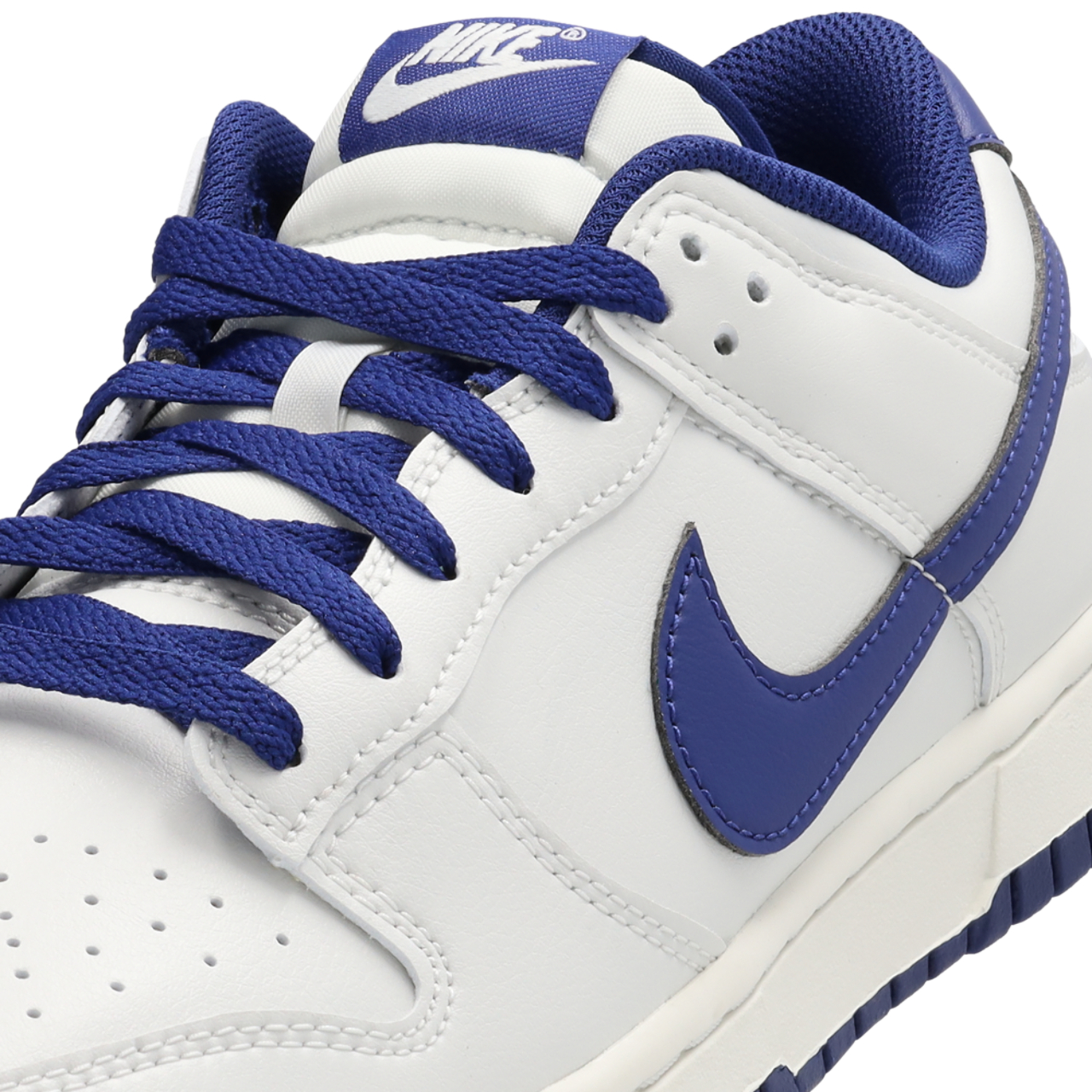 Nike Dunk Low Image 7 of 8. Tap to open photo gallery.