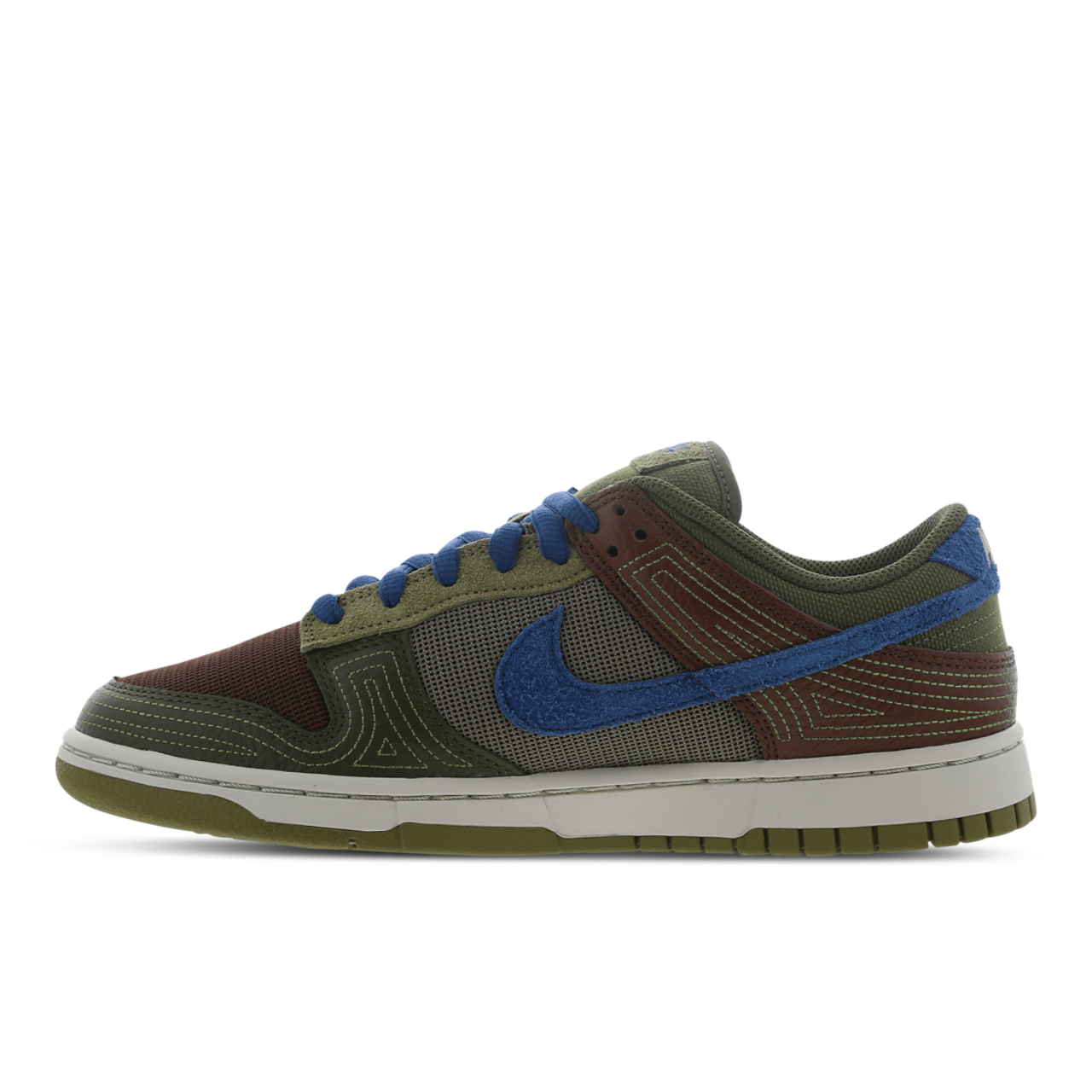 Nike Dunk Image 4 of 7. Tap to open photo gallery.