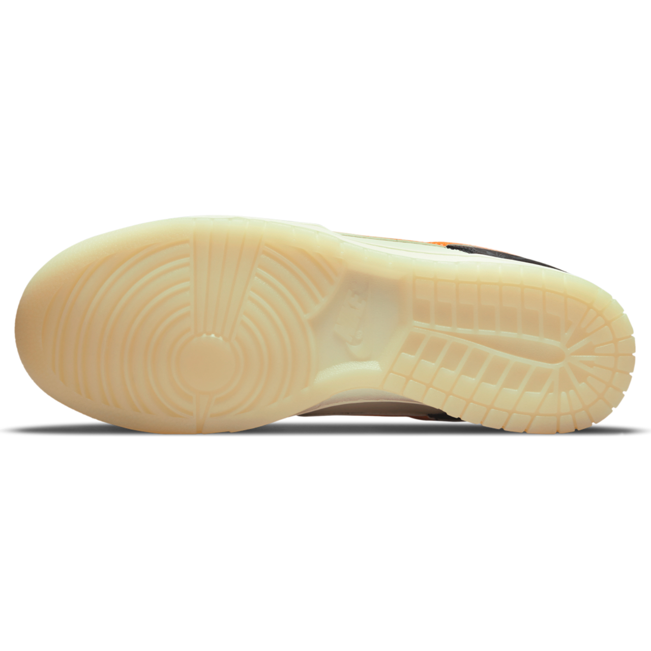 Nike Dunk Low Image 6 of 6. Tap to open photo gallery.