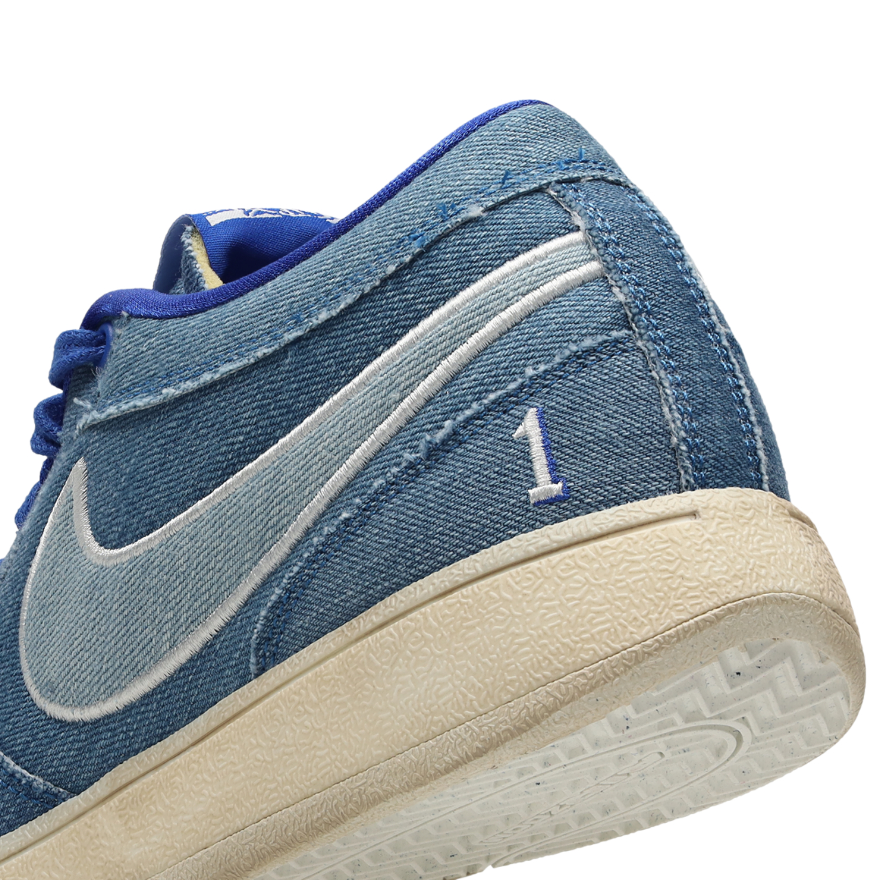 Nike Book 1 Bild 7 von 7. Antippen, um die Fotogalerie zu öffnen.