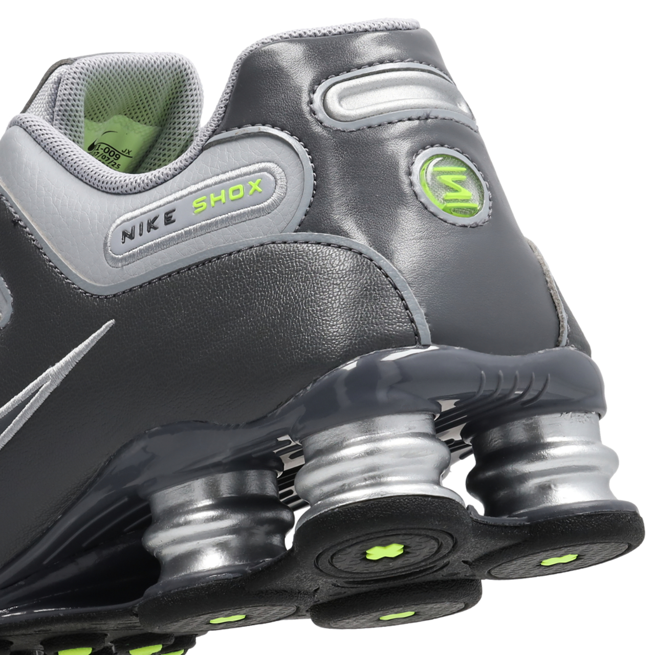 Nike Shox NZ Imagen 7 de 7. Toque para abrir la galería de fotos.