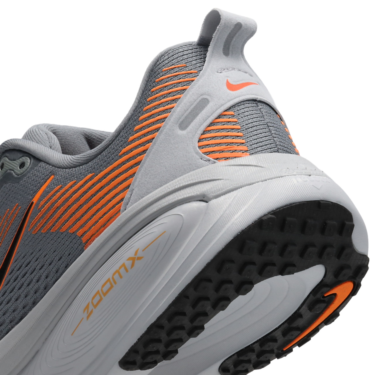 Nike Zoom Vomero 18 Image 7 sur 7. Appuyez pour ouvrir la galerie de photos.