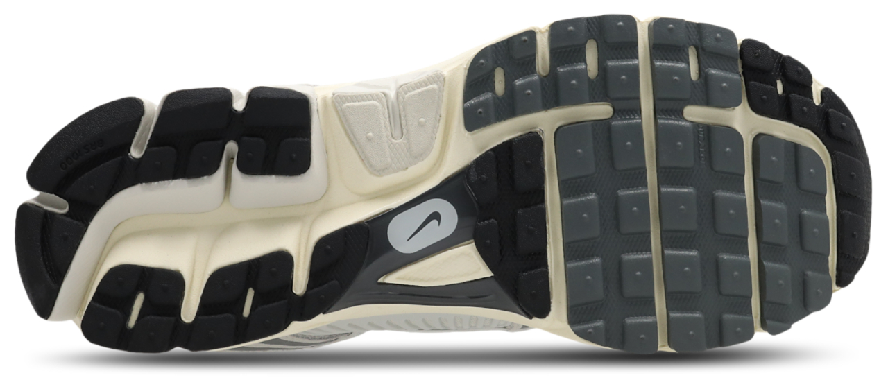 Nike Zoom Vomero 5 Bild 6 von 7. Antippen, um die Fotogalerie zu öffnen.